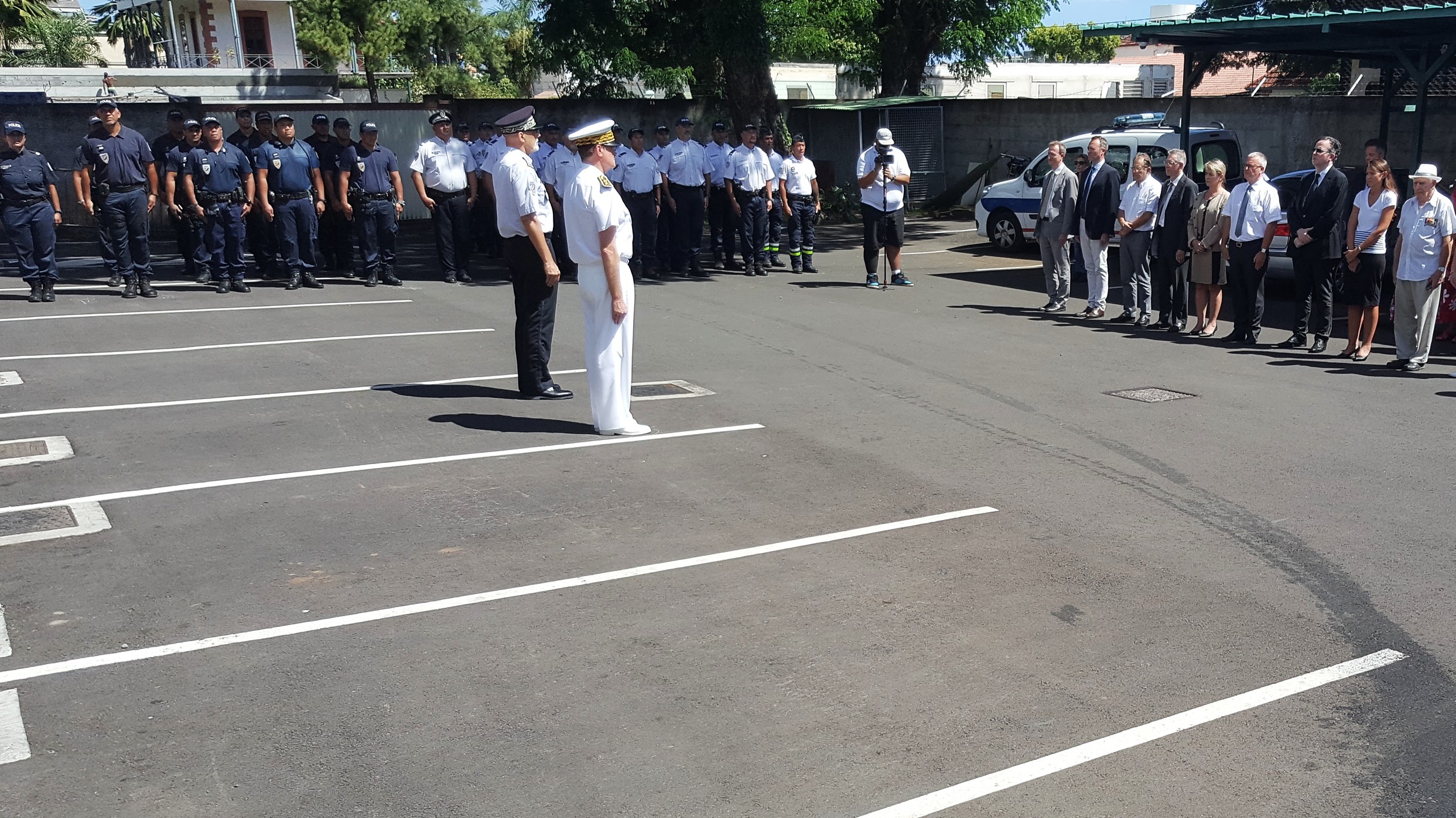 Une minute de silence a été respectée ce mardi dans la cour de la DSP en mémoire du policier assassiné.