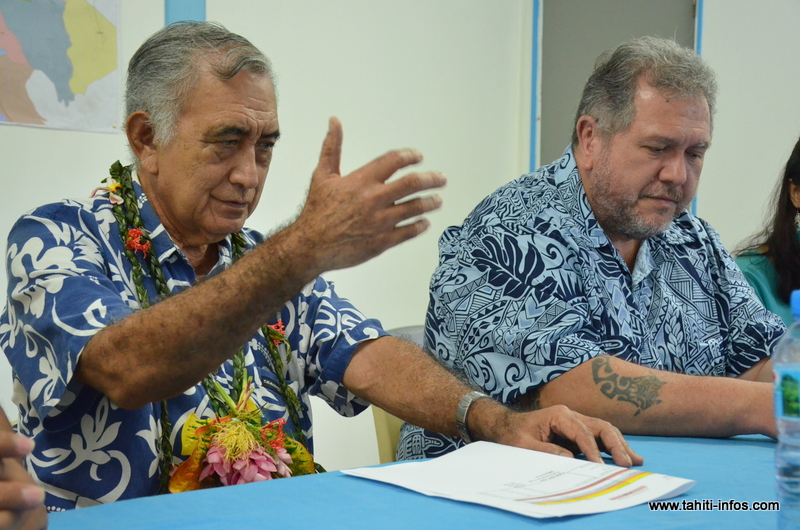 Oscar Temaru et Moetai Brotherson, mercredi matin lors d'une conférence de presse donnée au siège du Tavini Huiraatira à Faa'a.