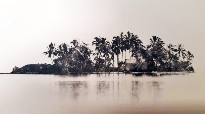 Le Motu Uta, îlot de villégiature de la Reine Pomare IV. Cette photo a été prise en 1859 par Gustave Viaud, le frère ainée de Pierre Loti, et le premier photographe de Tahiti.