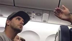 Une famille expulsée d'un vol Delta pour n'avoir pas cédé le siège de leur enfant