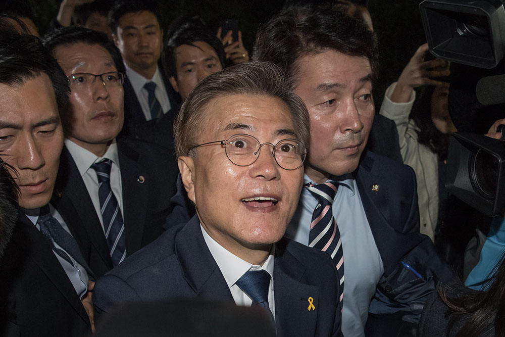 Présidentielle en Corée du Sud: le favori Moon l'emporte confortablement