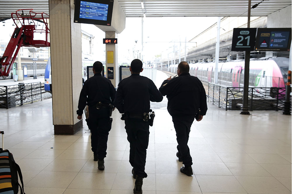 Opération policière à la gare du Nord à Paris, évacuée pendant plus de deux heures