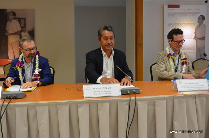 Rémi Shenberg, directeur des services législatifs, et Philippe Lamy, chef de la division du secrétariat du Comité d’évaluation et de contrôle des politiques publiques de l’Assemblée nationale, réalisent une mission d'observation de 9 jours à Tarahoi.