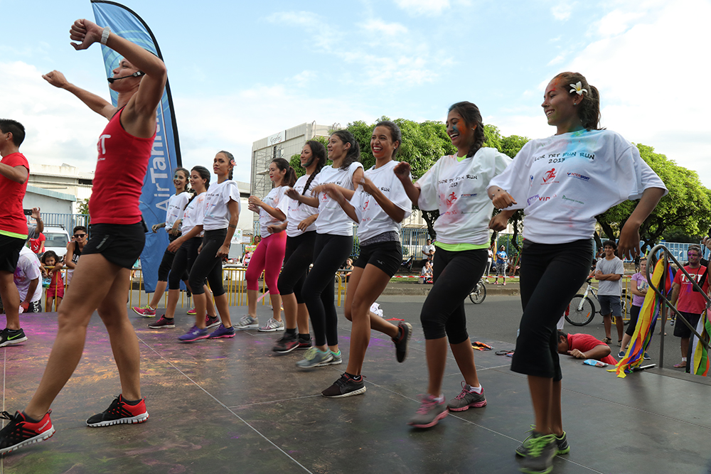 Échauffement avant le départ. crédit photo : Tahiti Infos