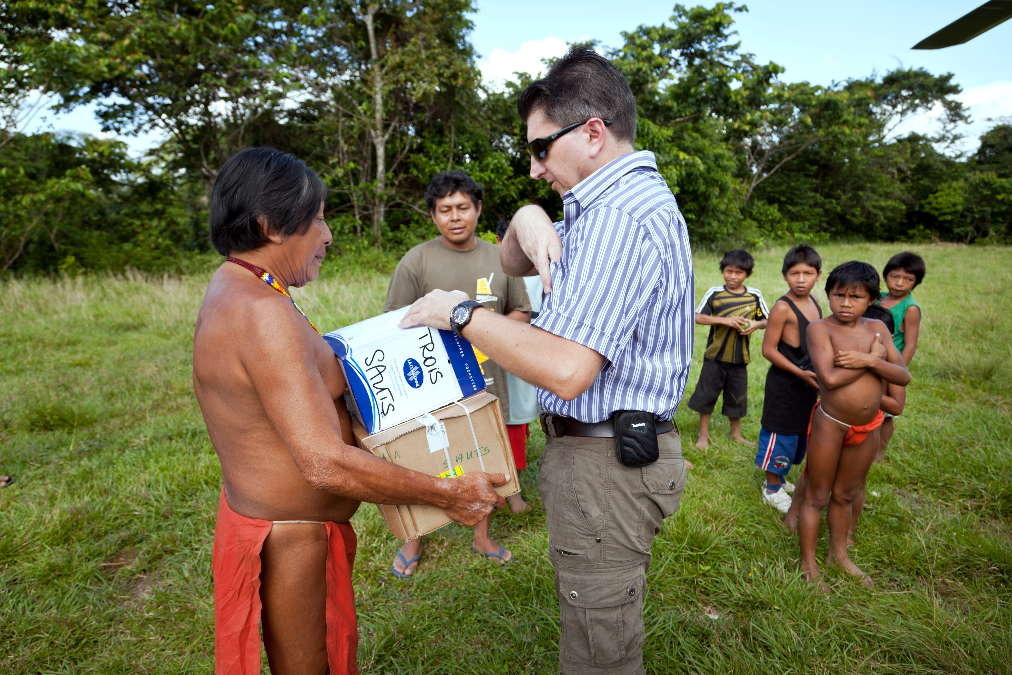 Les Wayampi de Guyane attendent des écoles et "la lumière dans les maisons"