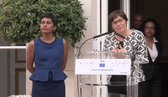 Lors de la passation de pouvoir au ministère des Outre-mer de la rue Oudinot à Paris, mercredi 17 mai.