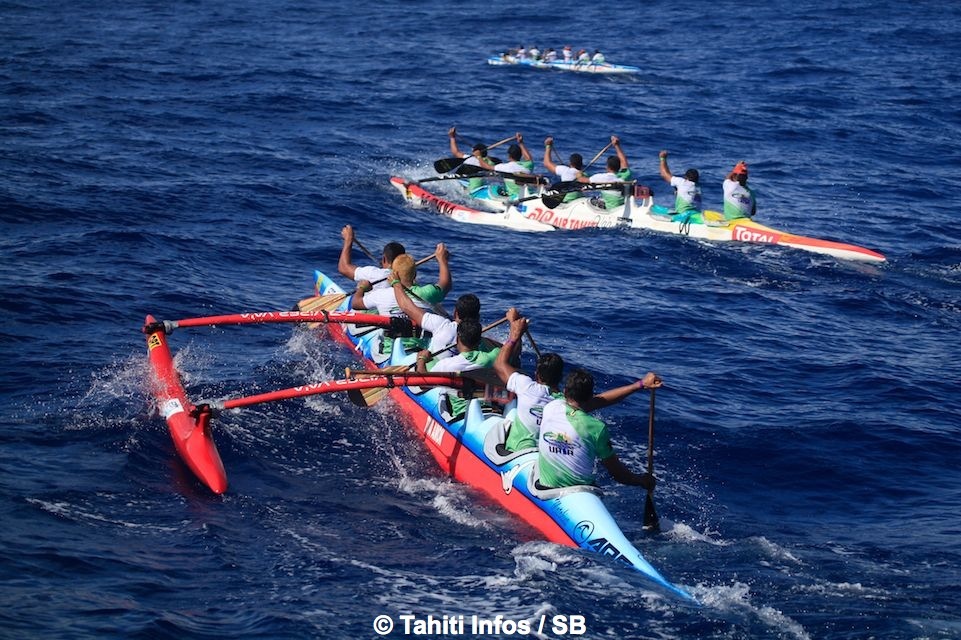 La Pirogue de Bora à la poursuite de Air Tahiti et Paddling Connection