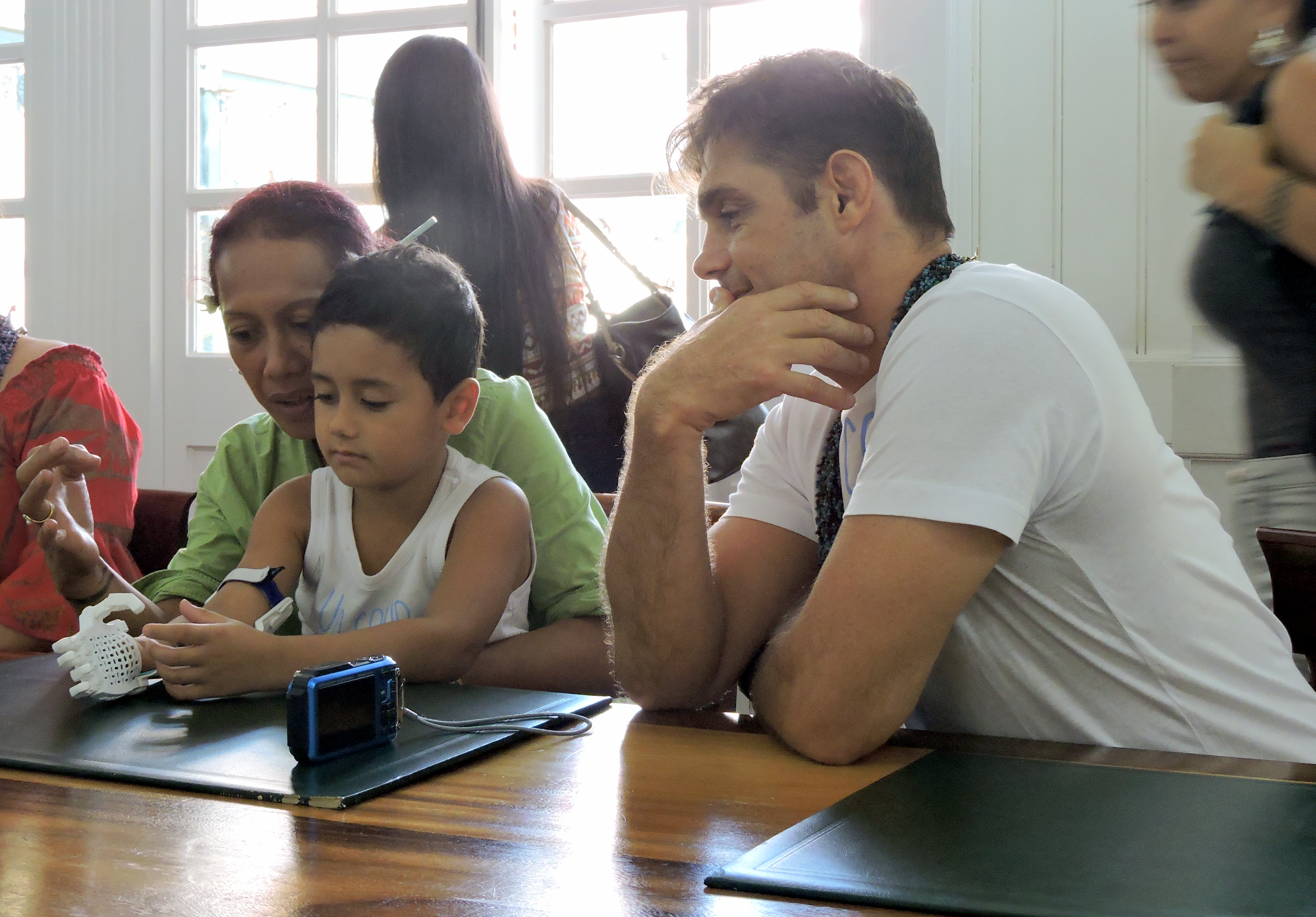 Une nouvelle main pour Manaiti