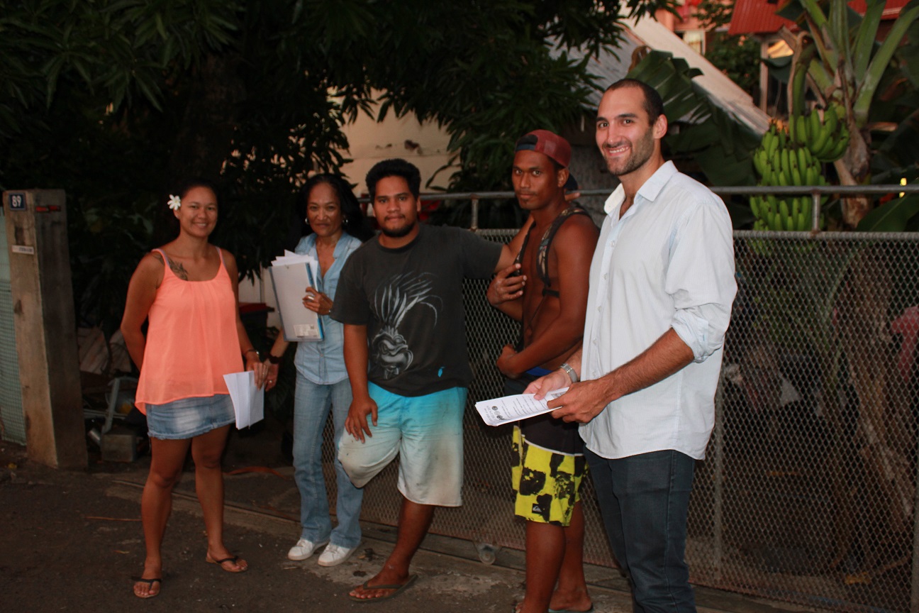 Jean-Marie Bruneau et sa suppléante, Erika Thibault, font campagne sur la 1ère circonscription législative.