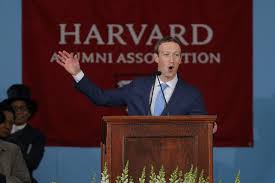 Treize ans après, Zuckerberg enfin diplômé de Harvard