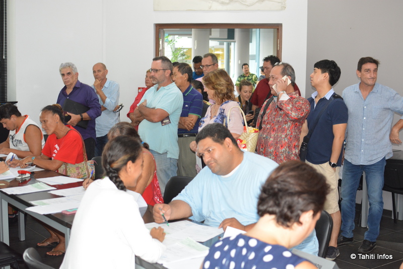 98 chefs d'entreprises sinistrées par les intempéries de janvier et février se sont déplacés ce matin à la CCISM pour recevoir une aide allant jusqu'à 200 000 francs