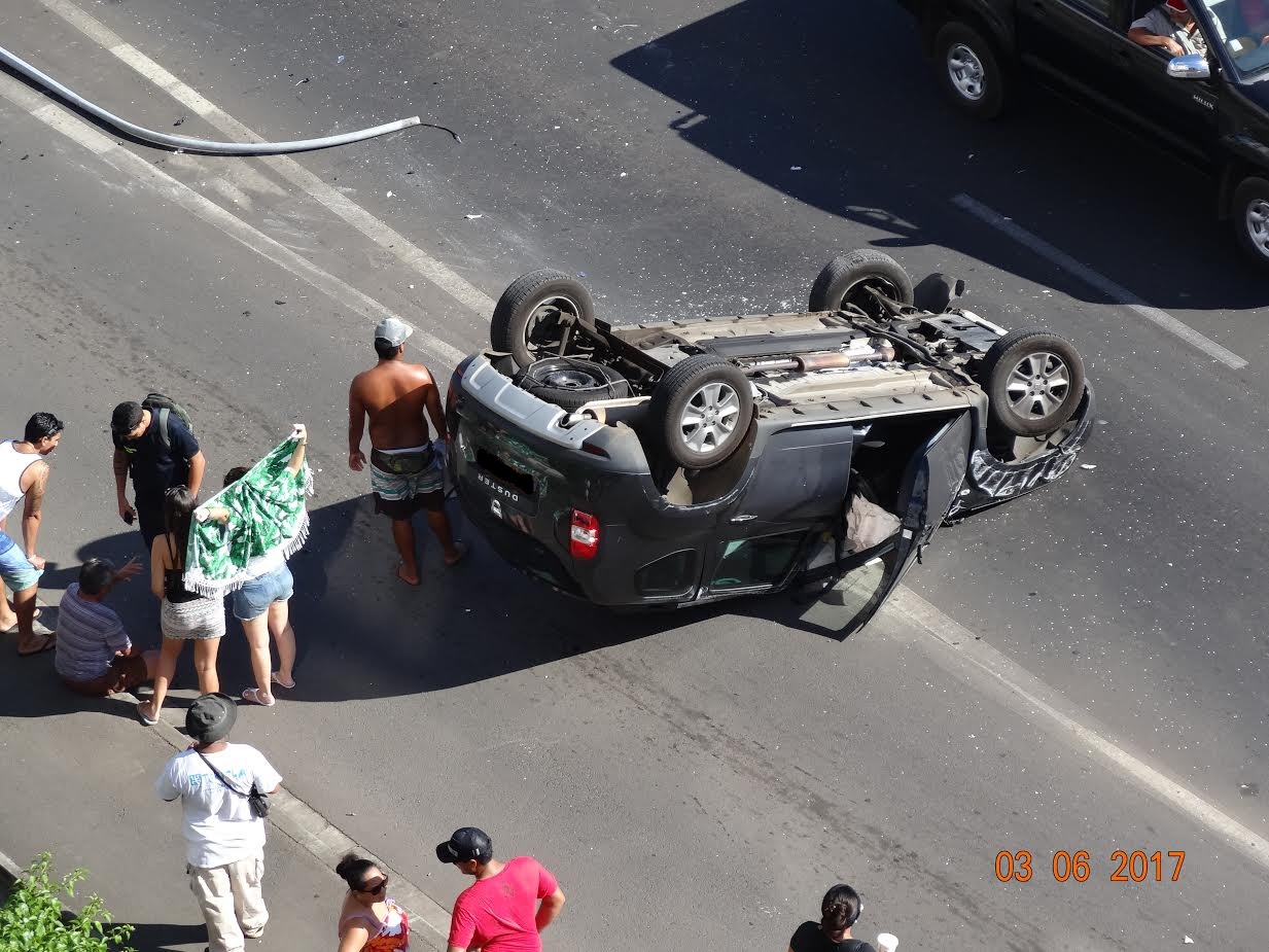 La scène a attiré de nombreux curieux. (Photo : Christian Weislocker)