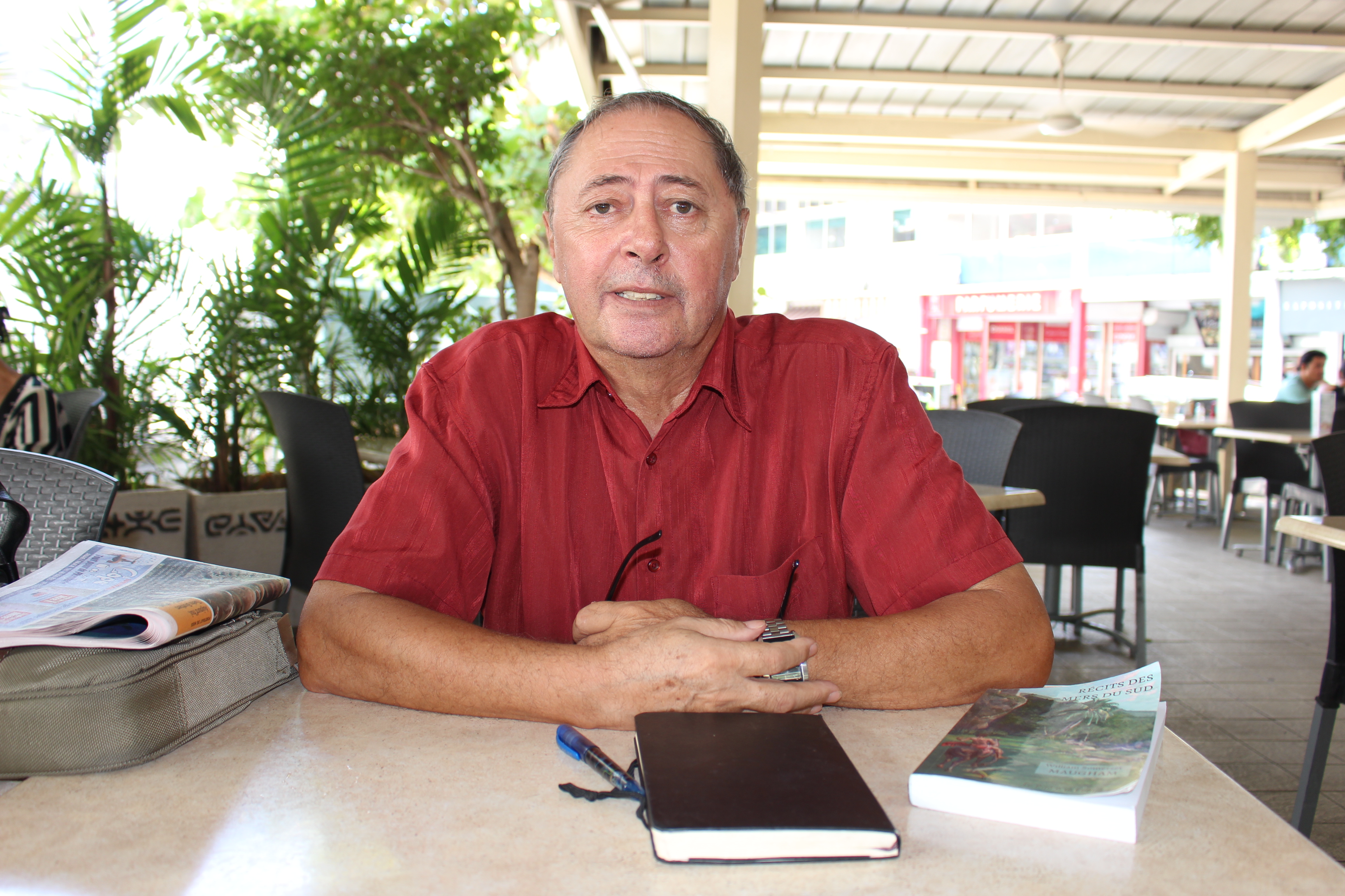 Riccardo Pineri, ancien professeur de littérature comparée et d’esthétique à l’université, philosophe de formation, est le directeur de la nouvelle collection de 'Api Tahiti.
