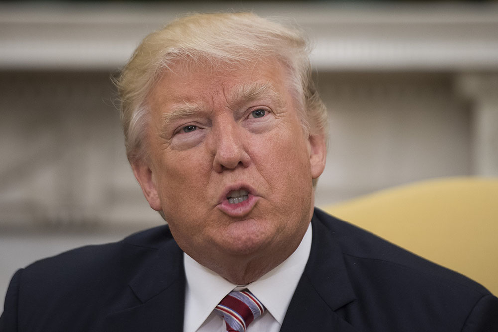 Donald Trump contre-attaque et remet en cause l'intégrité de James Comey