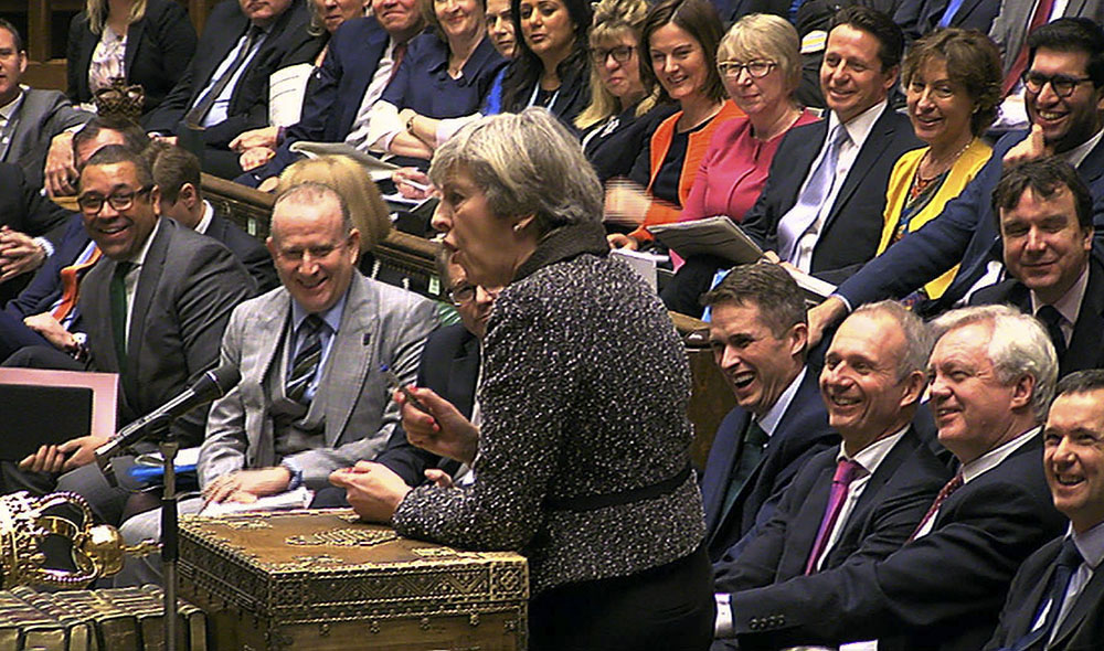 GB: Theresa May joue son avenir face aux députés de son parti
