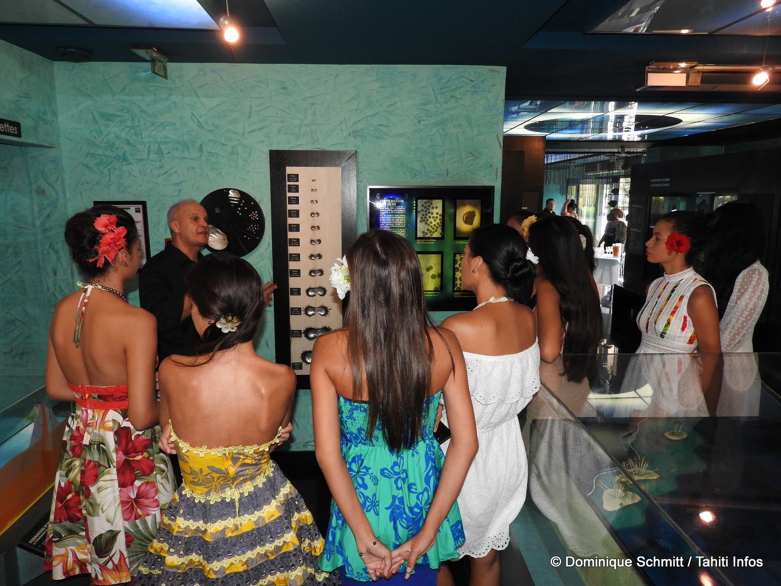 Les candidates de Miss Tahiti 2017 ont découvert le Musée de la perle et son histoire.
