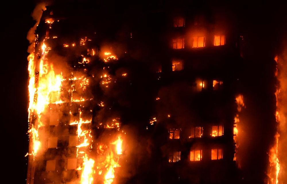GB: un incendie spectaculaire ravage une tour d'habitation à Londres