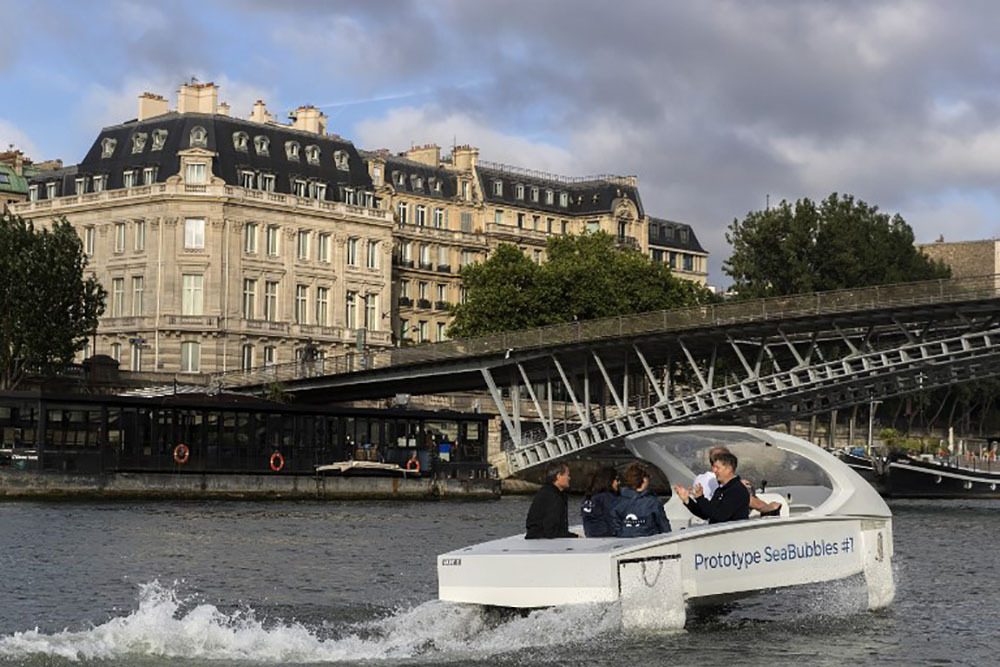 "Zéro bruit, zéro vague et zéro émission": un Sea Bubbles a "volé" sur la Seine