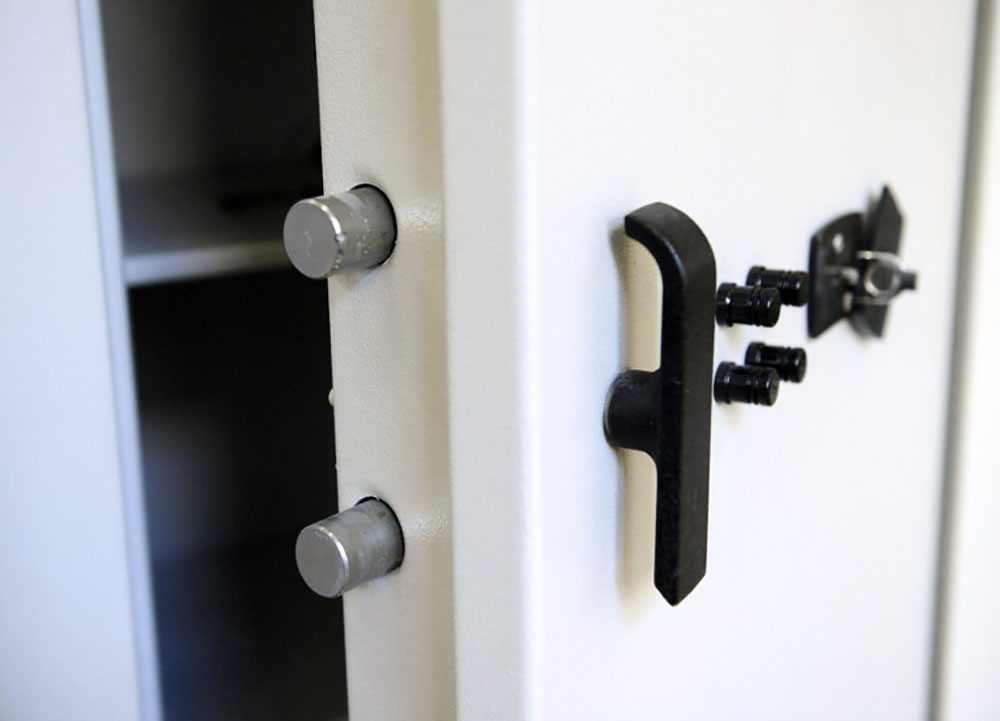 Charente-Maritime: un cambrioleur grièvement blessé, écrasé par un coffre-fort