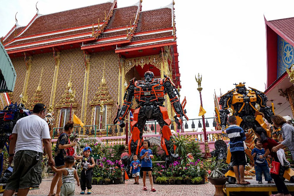 En Thaïlande, des statues de superhéros dans les temples bouddhistes