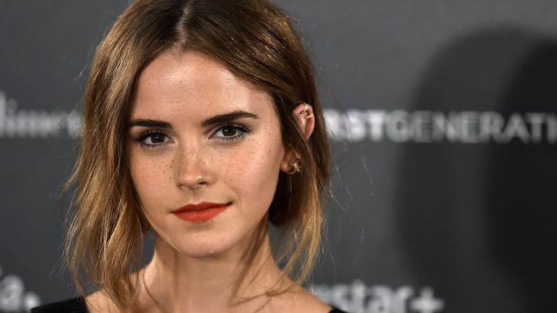 L'actrice Emma Watson cache des livres à Paris