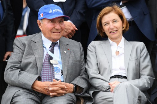 CHRISTOPHE ARCHAMBAULT / POOL / AFP