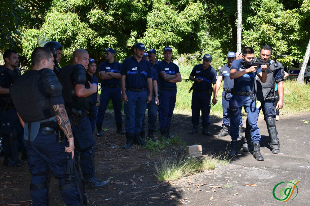 À travers ce stage, les stagiaires ont eu l'opportunité de s'essayer à deux armes à feu des agents de la DSP. Ici, le lanceur de balles de défense (LBD).