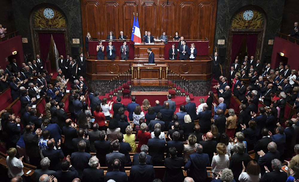Macron promet un "changement profond" pour répondre à "l'impatience" des Français
