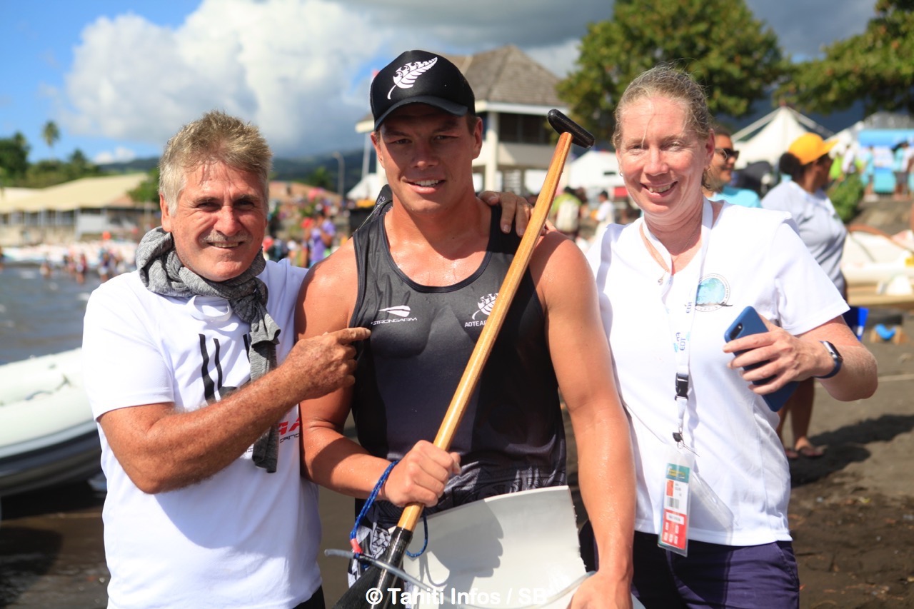 Joe Bunton, Tupuria King et Lara Collins, présidente de la FIV