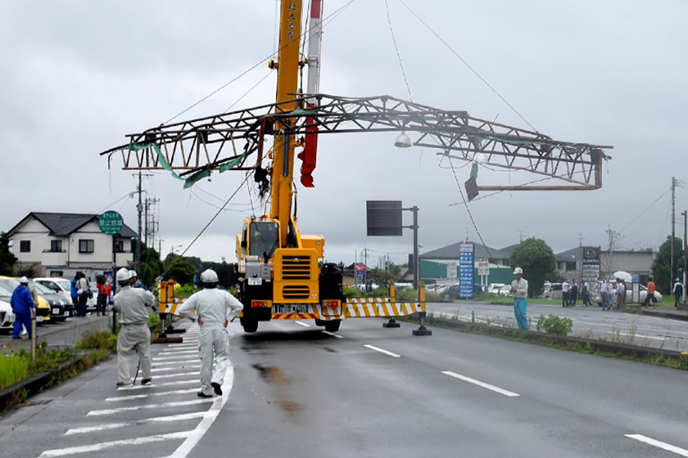 Japon : un typhon fait au moins trois blessés, cloue des avions au sol