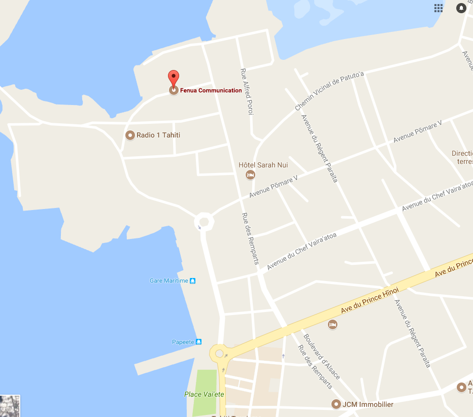 Miss Tahiti 2017 en séance de dédicaces pour Tahiti Infos et Hine magazine