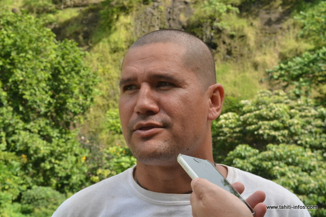 "On se demande pourquoi ils ne veulent pas faire ça à Ahonu. On va bloquer ici, comme ça ils vont réfléchir et aller sur Ahonu, parce qu'il y a déjà la route là-bas avec les bassins. Il leur suffira de tout remettre à neuf et tout sera prêt. Je ne vois pas pourquoi, ils veulent venir dans une vallée sauvage. Et lorsque l'on regarde comment la nature réagit, on voit qu'elle n'est pas d'accord avec ce qui est en train d'être fait", indique Jean-Victor Tinorua, président de l'association Te Tu'ana no Mahina