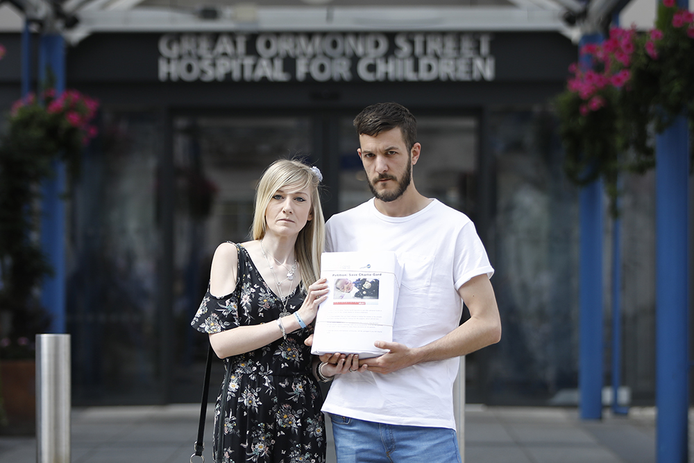 GB/Maintien en vie d'un bébé malade: pétition de 350.000 signatures