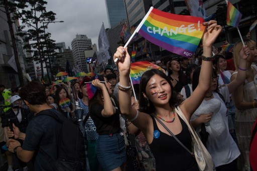 Gay pride à Séoul, entre fiertés et prières