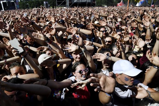 Non loin des stars internationales, des jeunes pousses du web français se défient sur scène