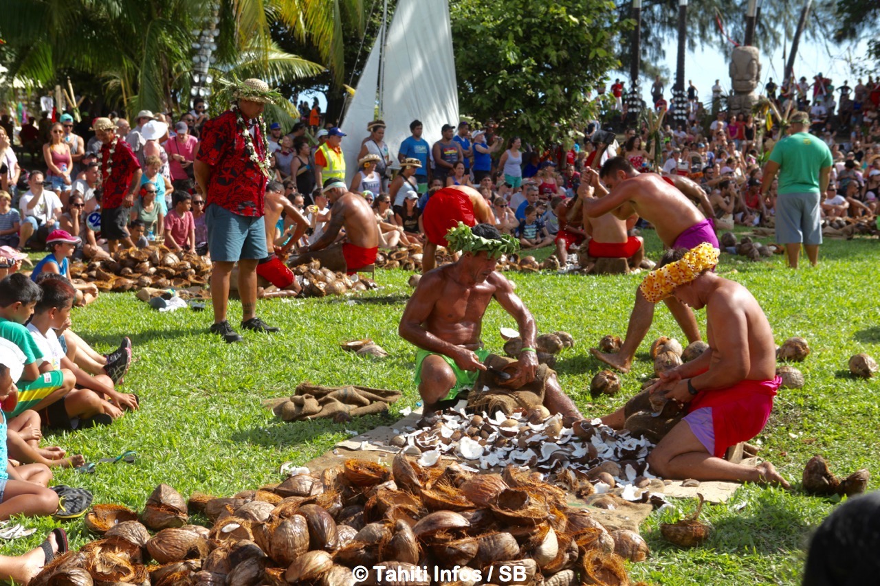 Le décorticage du coprah a enflammé le public