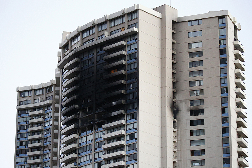 Trois morts dans l'incendie d'une tour à Hawaï