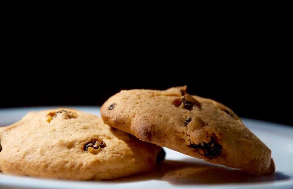 La jeune femme sort d'une licence de communication et ça se voit : voici une photo promotionnelle pour ses cookies qu'elle a prise elle-même.