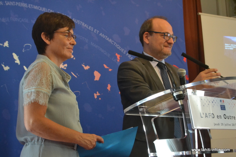 Annick Girardin, jeudi 20 juillet à Paris au ministère des Outre-mer, en compagnie de Rémi Rioux, le directeur général de l'Agence française de développement (AFD).