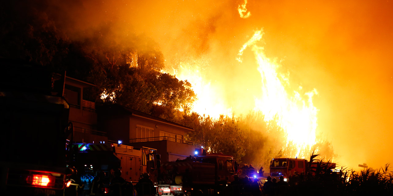 Incendies dans le Var: "On a vu le ciel rouge", racontent les habitants évacués
