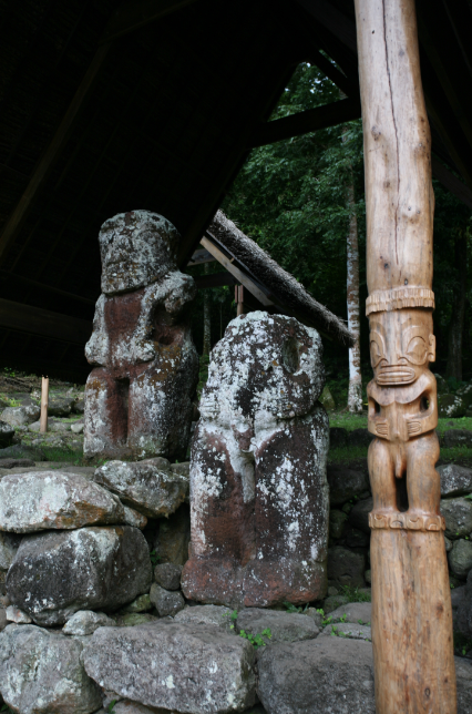 Carnet de voyage - Iipona : les hommes de pierre sous haute protection