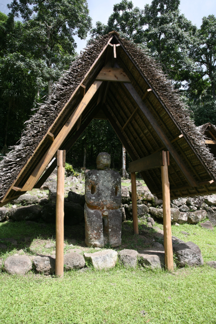 Carnet de voyage - Iipona : les hommes de pierre sous haute protection