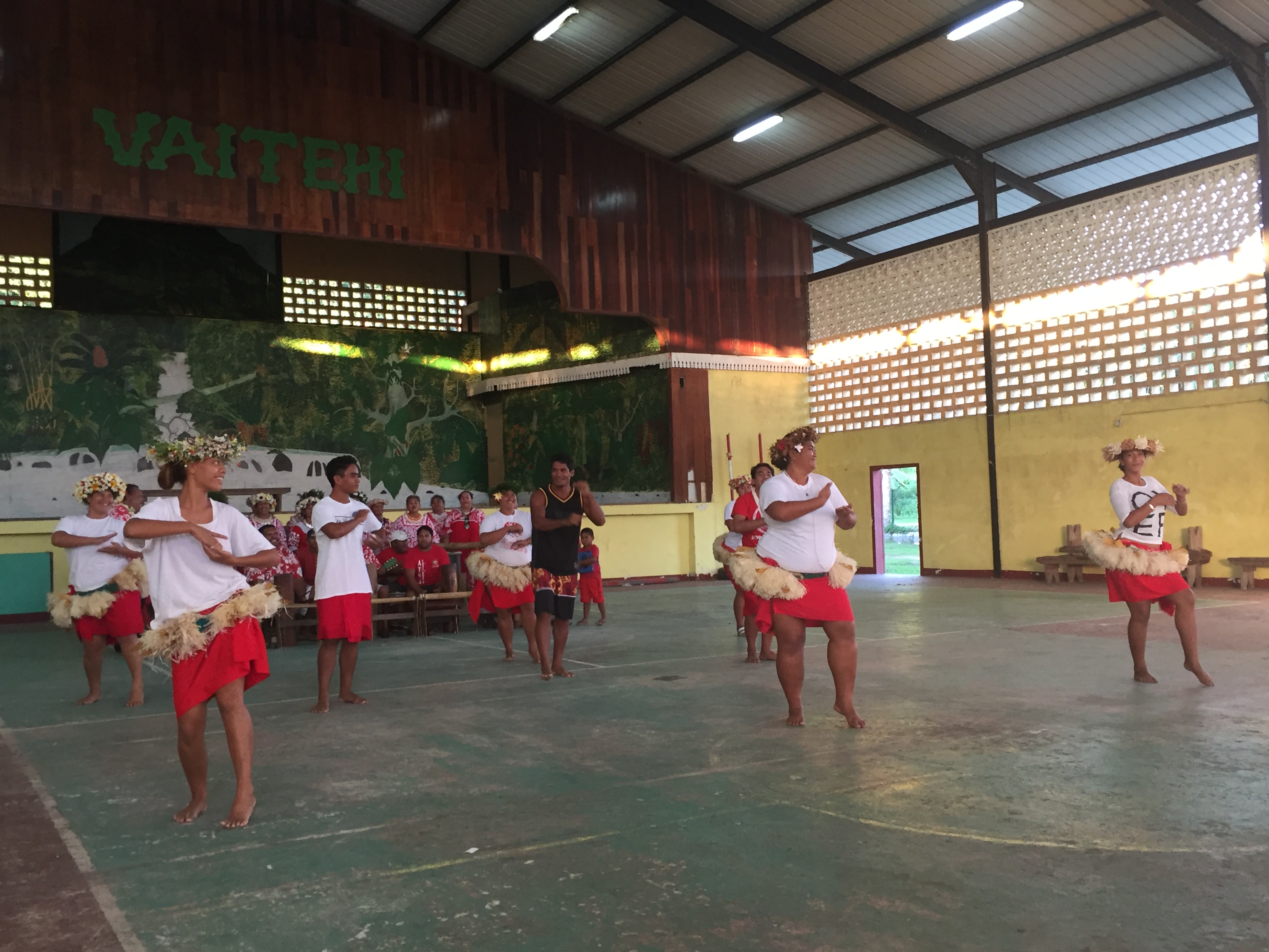 Le groupe a organisé sa répétition générale à Vaitehi avant de se produire à Aitutaki la semaine prochaine. Crédit : Commune de Bora Bora.