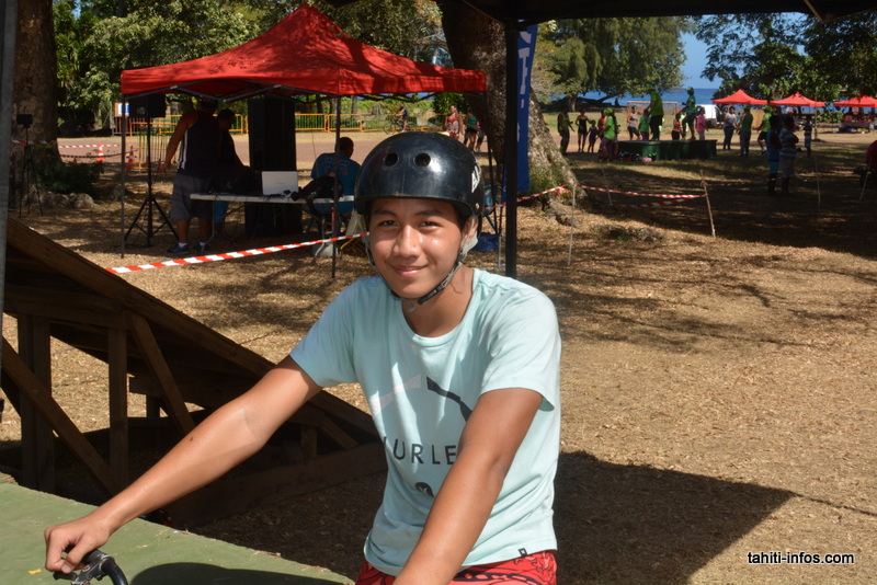 Les cyclistes font leur vélorution à Punaauia