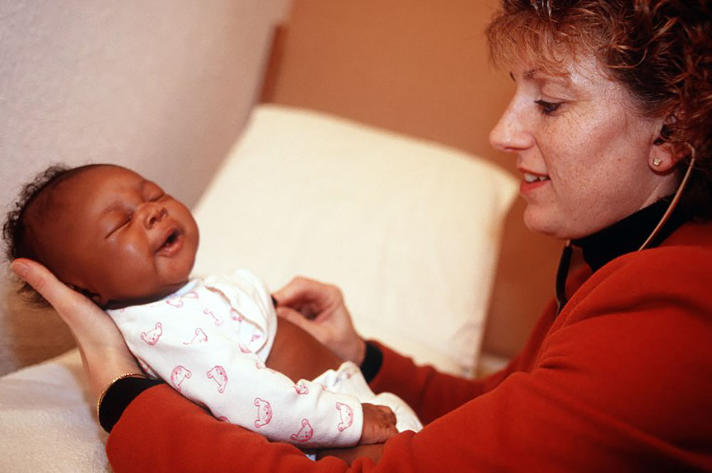 Têtes plates chez les bébés: la Haute autorité de santé va préparer des documents d'information