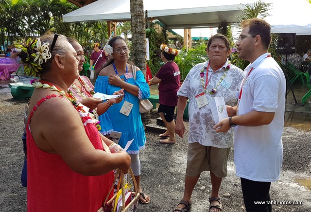 Plusieurs ateliers sont installés dans les jardins des écoles maternelle et élémentaire de Fareroi. Ici, le stand tenu par le Centre de gestion et de formation.