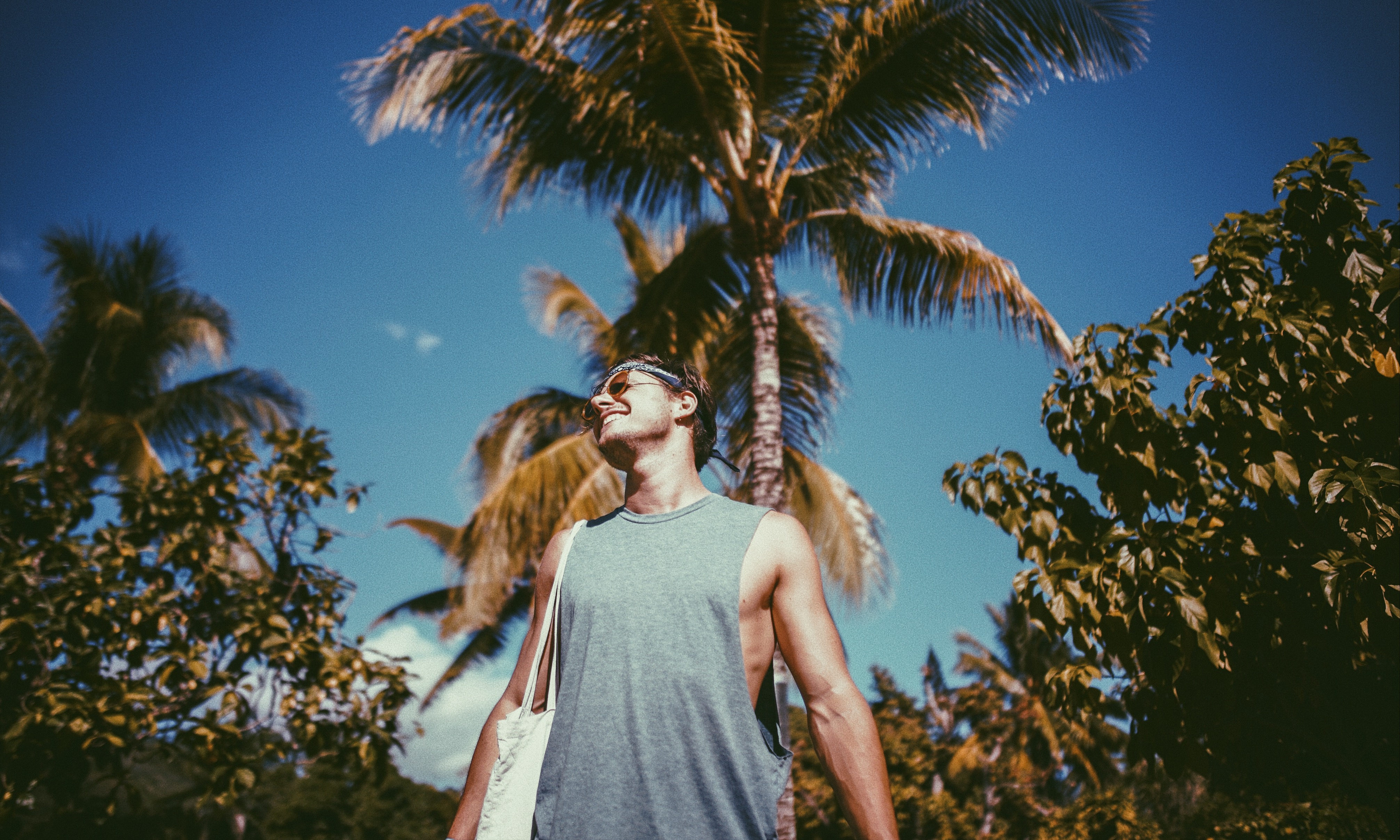 Arrivé hier matin au fenua, c'est le deuxième séjour de Møme en Polynésie. L'artiste est ici à Punaauia, PK 18.