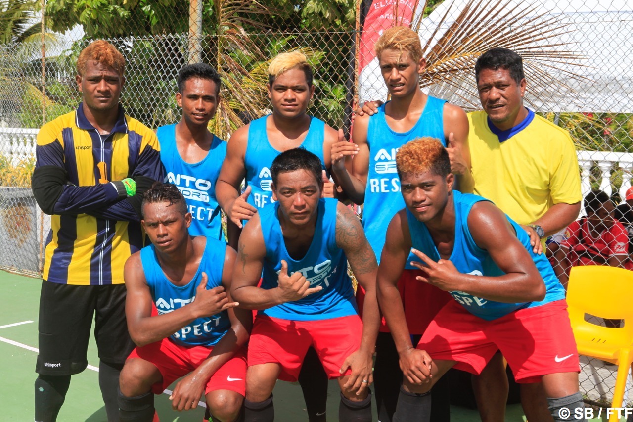 L'équipe de Reao, médaillée d'argent lors des Jeux des Tuamotu Est