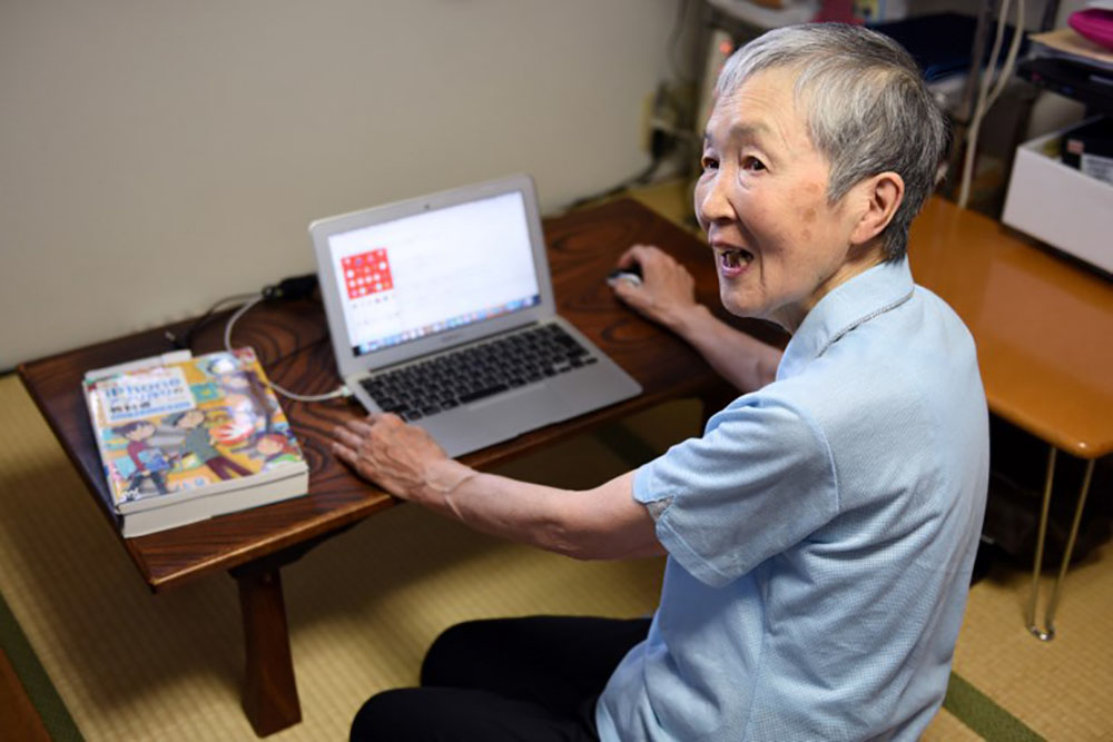 Japon: développer des "applis", même à 82 ans, ça s'apprend