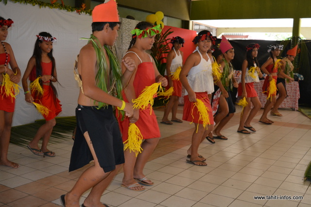 Durant les deux semaines de vacances, les enfants ont préparé une danse pour l'opération cartables de ce mercredi.